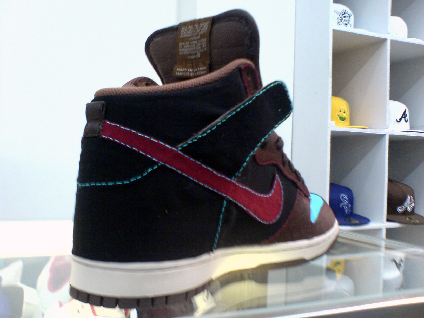 nike black and burgundy