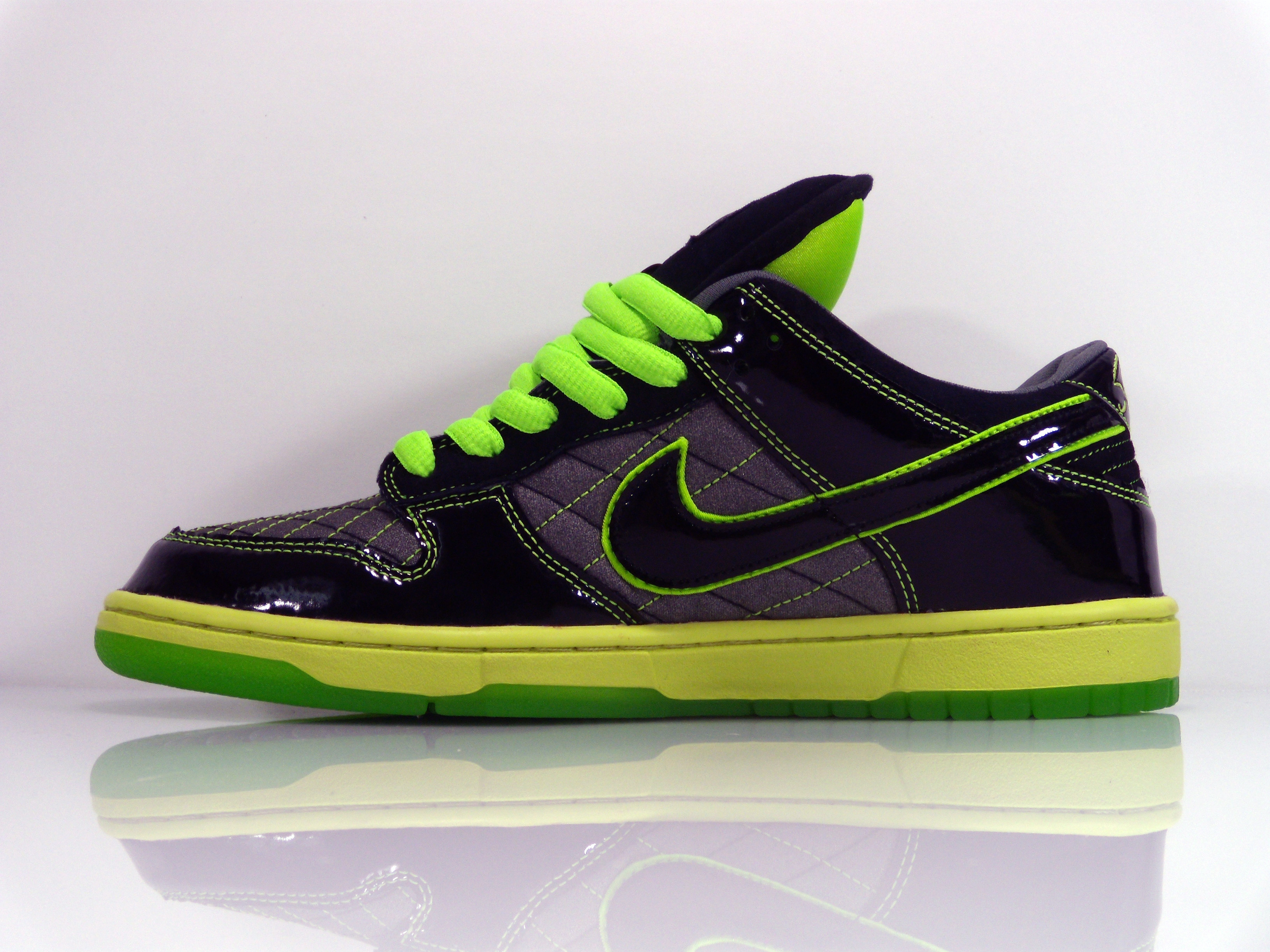 Кроссовки найк low. Nike SB Dunk Low Green. Nike SB Dunk зеленые. Nike SB Dunk Green. Кроссовки SB Dunk Low.